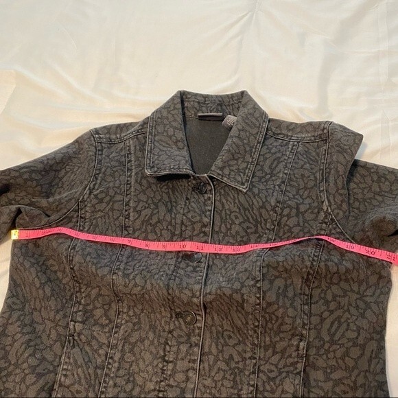 CHICO's Black Denim Animal Floral Print Vintage Jean Jacket Size M - Picture 10 of 12